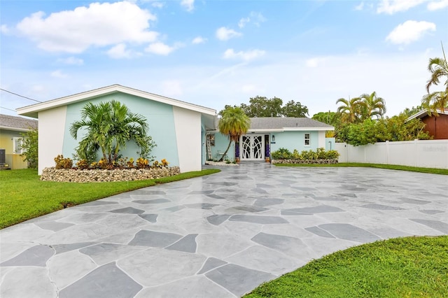 single story home with a front yard, fence, and stucco siding