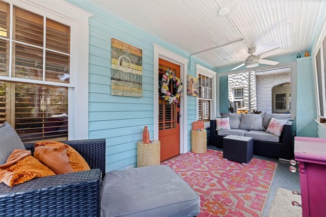 sunroom / solarium featuring ceiling fan