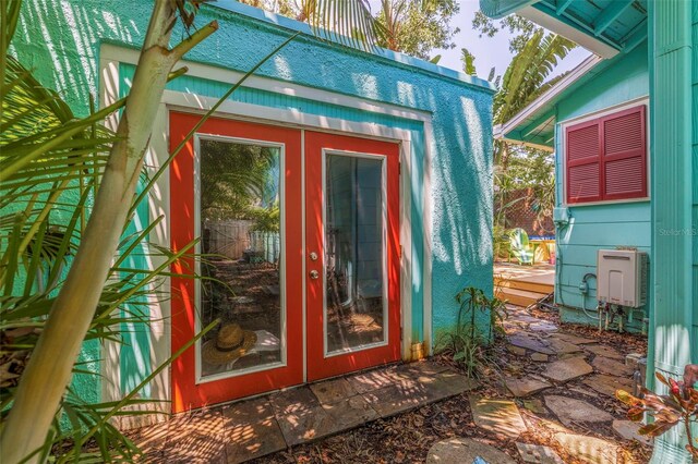 entrance to property featuring a patio area