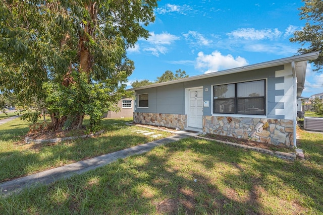 view of front of property featuring central AC and a front yard