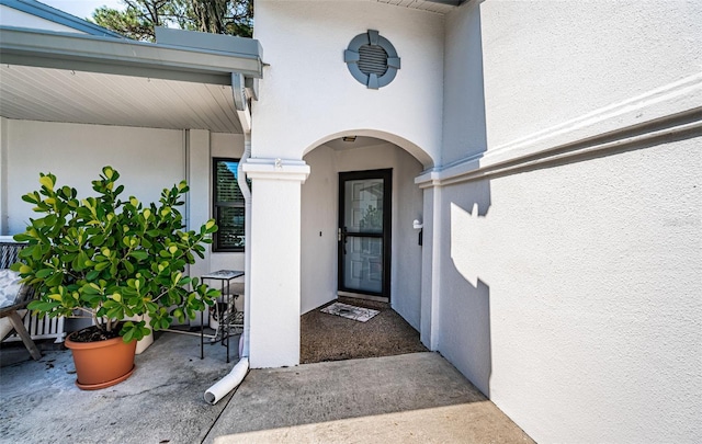 property entrance featuring a patio area