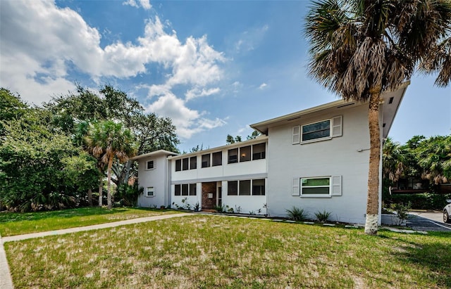 view of front of property with a front yard