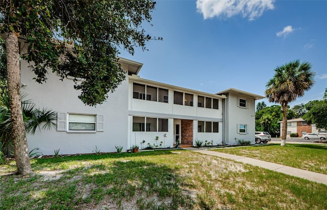 view of front of property with a front yard