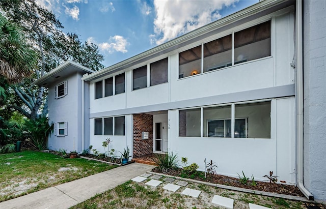 view of front of house with a front yard