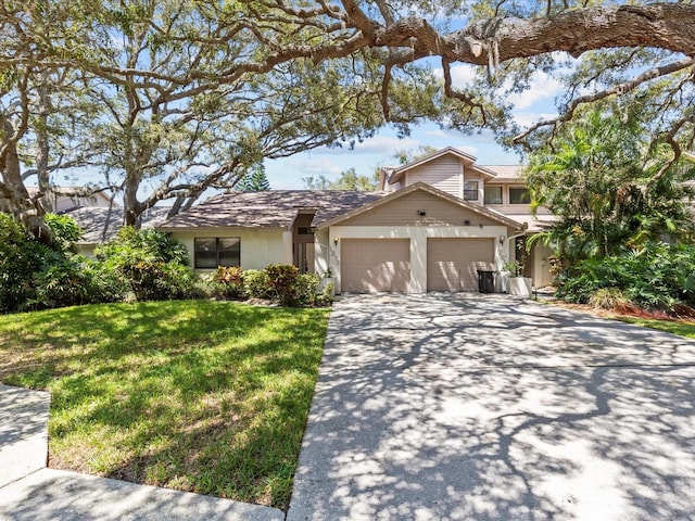 view of front facade featuring a garage and a front yard