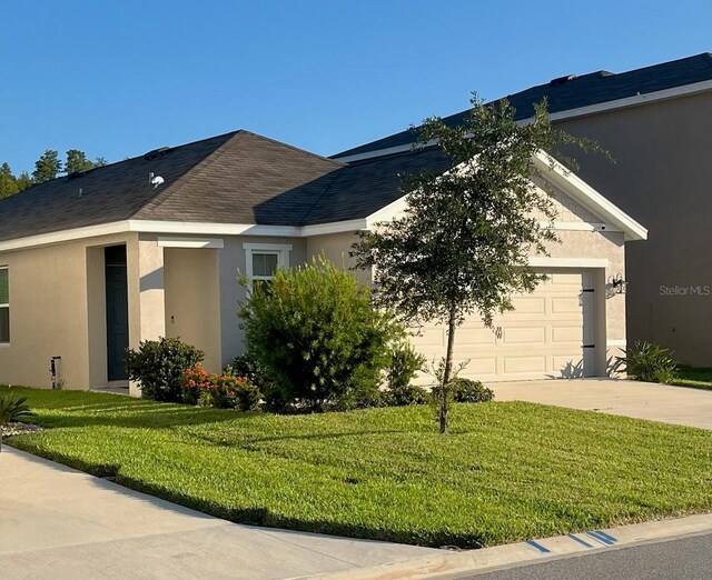 view of side of property featuring a lawn and a garage