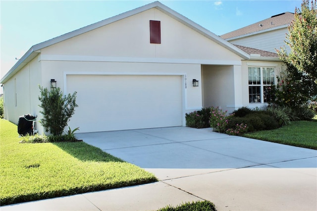 view of front of property featuring a front yard and a garage