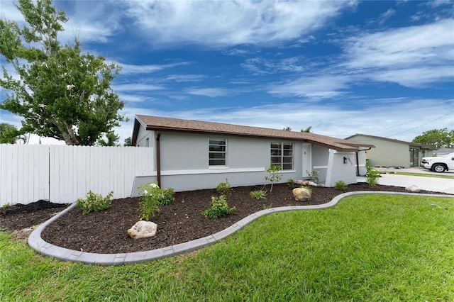 ranch-style house featuring a front lawn