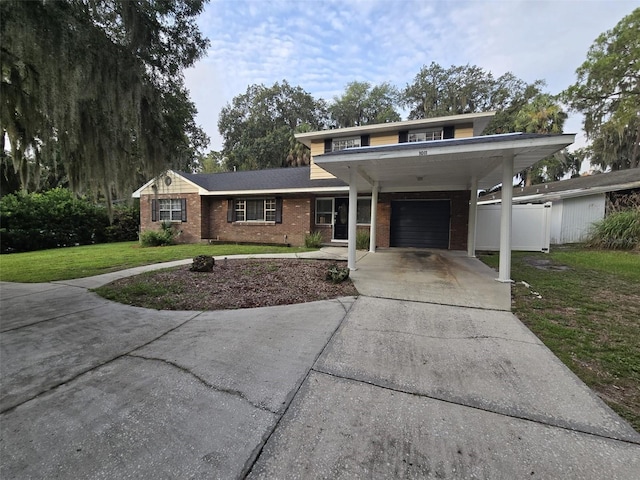 view of front of house featuring a front lawn, a carport, and a garage