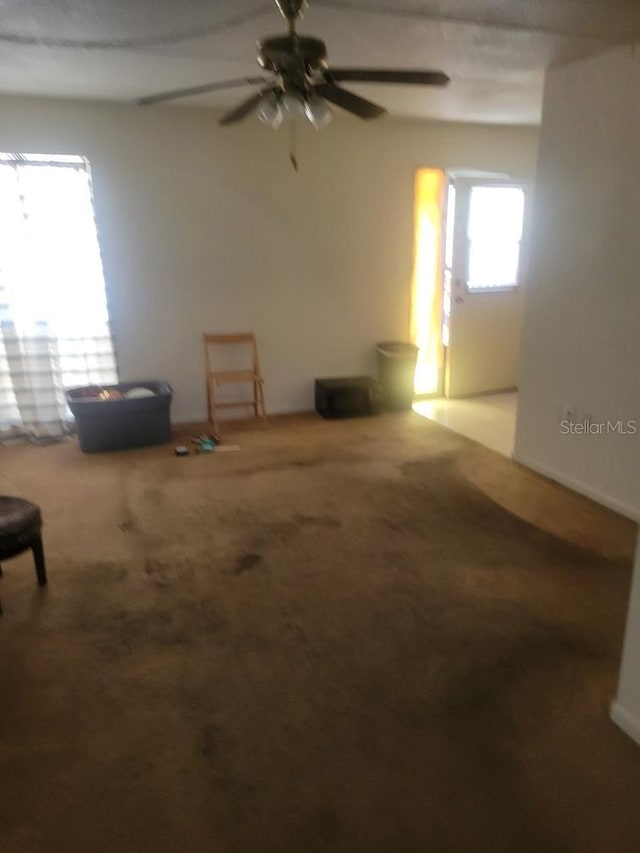 unfurnished room with carpet and ceiling fan