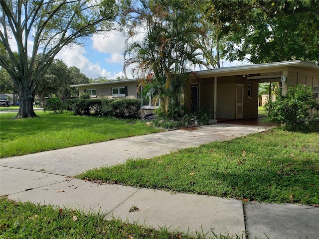 view of front facade featuring a front yard and a carport