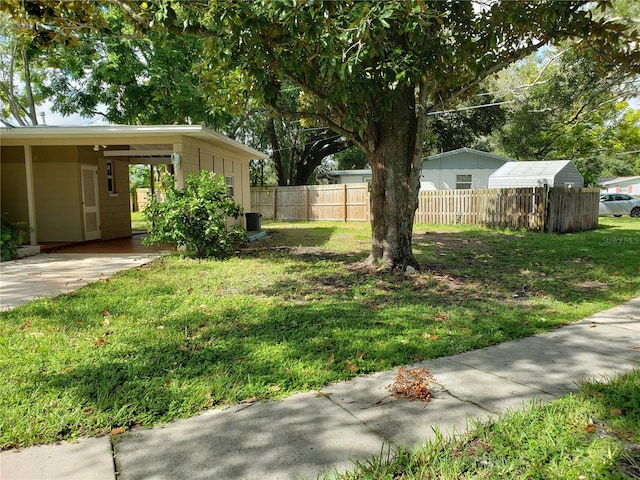 view of yard featuring a carport