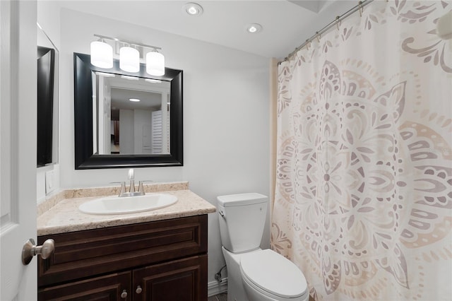 bathroom with a shower with curtain, vanity, and toilet