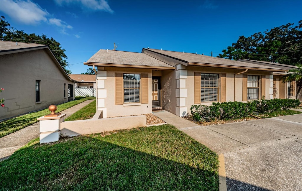 view of front of home with a front lawn