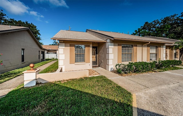 view of front of home with a front lawn