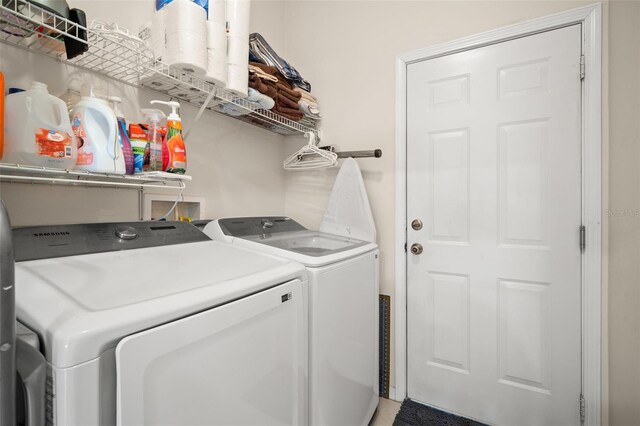 washroom with washing machine and dryer