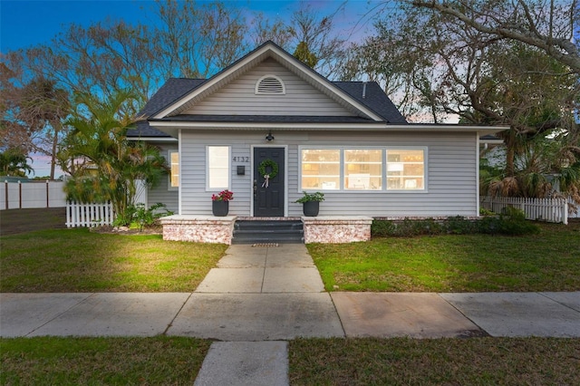 view of front facade featuring a yard