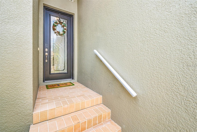 1008 Blue Heron Way, Tarpon Springs, FL 34689 - entrance to property featuring stucco siding