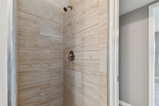 bathroom featuring tiled shower