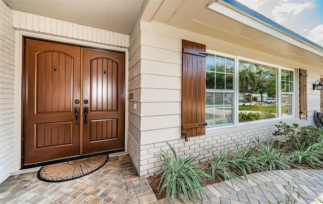 doorway to property featuring covered porch