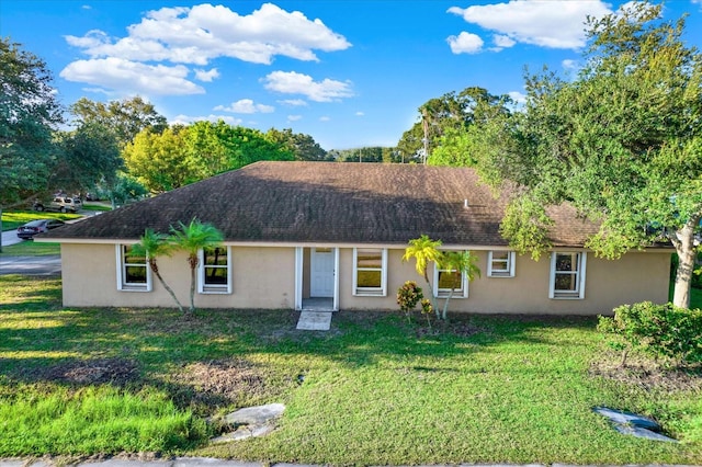 single story home with a front yard