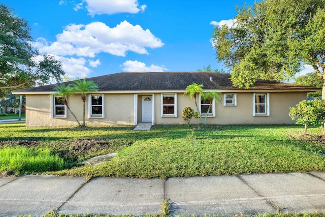 single story home featuring a front lawn