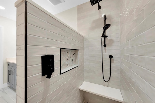 bathroom featuring a tile shower