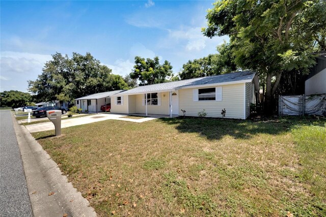 single story home with a front lawn