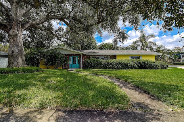 ranch-style house featuring a front lawn