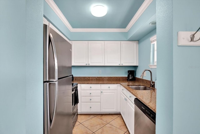 kitchen with stainless steel appliances, crown molding, a sink, and white cabinetry