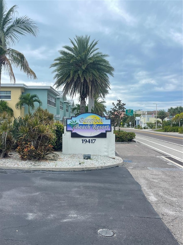 view of community / neighborhood sign