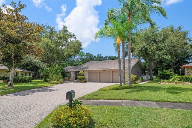 view of front facade featuring a front lawn and a garage