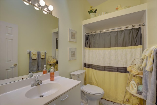 bathroom with a shower with shower curtain, vanity, and toilet