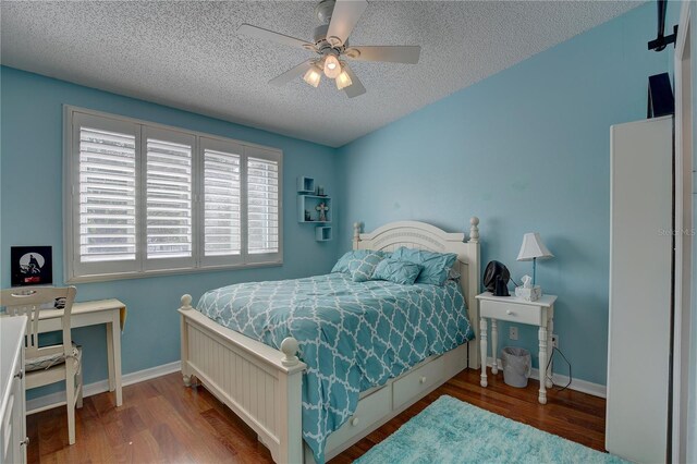 bedroom featuring a textured ceiling, ceiling fan, and hardwood / wood-style floors