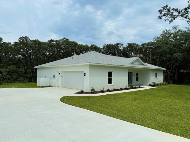 view of front of property featuring a garage and a front yard