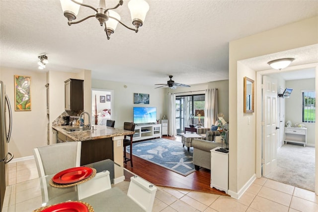 living room featuring plenty of natural light, light hardwood / wood-style floors, a textured ceiling, and sink