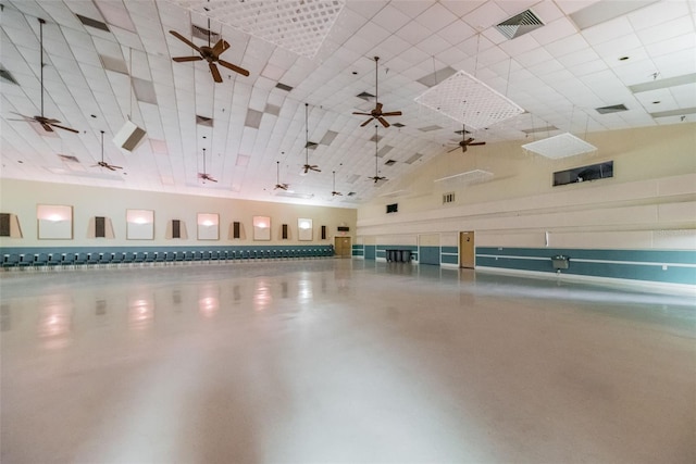 garage featuring ceiling fan