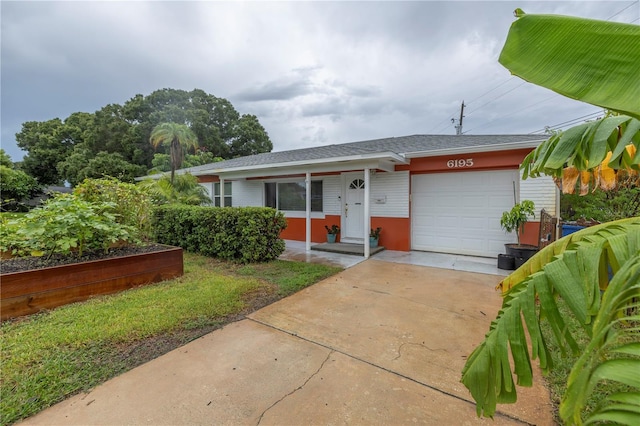 view of front facade featuring driveway and a garage