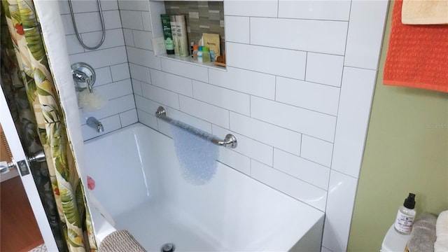 full bath with shower / bathtub combination with curtain