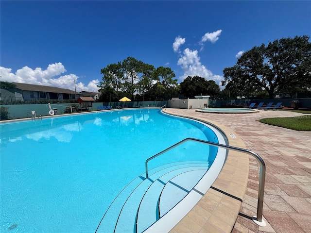 182 114th Ter NE Unit 182, Saint Petersburg, FL 33716 - pool featuring a patio area, a community hot tub, and fence
