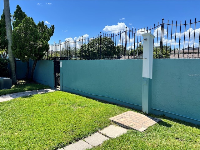 182 114th Ter NE Unit 182, Saint Petersburg, FL 33716 - view of yard with a gate and fence