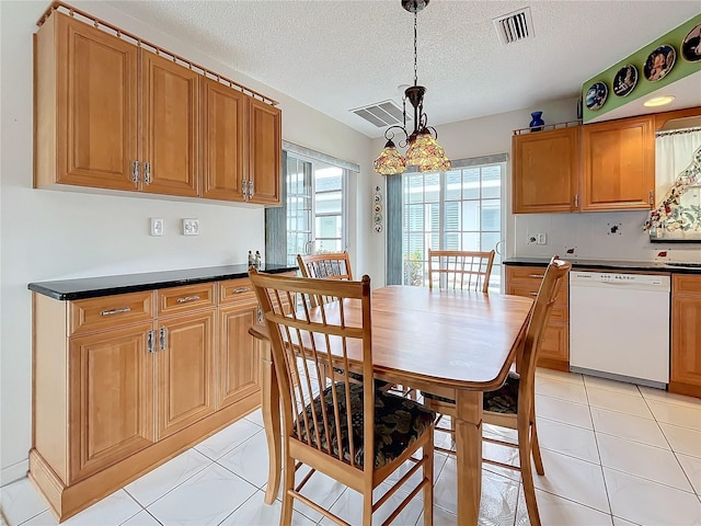 dining space featuring visible vents, a textured ceiling, and light tile patterned flooring