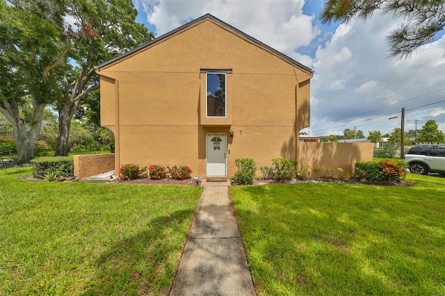 view of front of house featuring a front yard