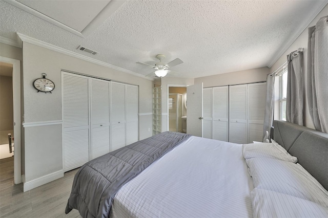 bedroom featuring light wood-type flooring, a textured ceiling, and ceiling fan