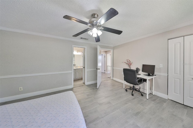 bedroom with crown molding, a textured ceiling, ceiling fan, a closet, and light hardwood / wood-style floors