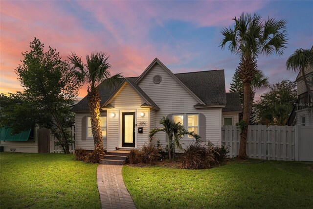 view of front of house featuring a lawn