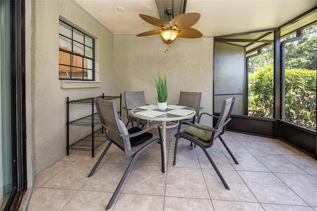 sunroom / solarium with a ceiling fan