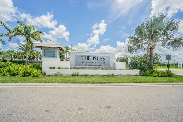 view of community / neighborhood sign