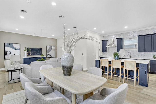 dining space featuring baseboards, recessed lighting, light wood-style flooring, and crown molding