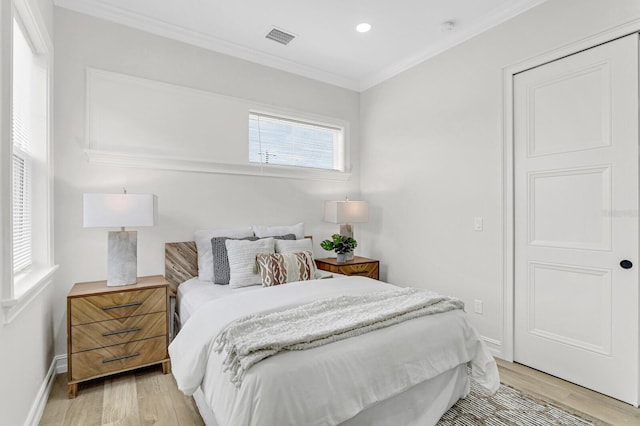 bedroom featuring baseboards, visible vents, ornamental molding, light wood-type flooring, and recessed lighting